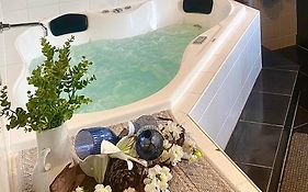 Couple'S Spa Retreat Resort Villa With Complimentary Champagne Upon Arrival
