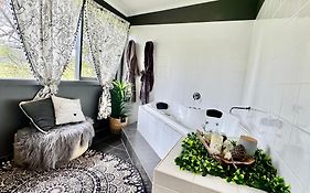 Couple'S Spa Retreat Resort Villa With Complimentary Champagne Upon Arrival